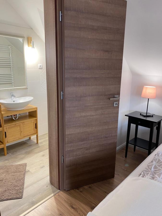 Helga Vendeghaz Hotel Budaors Bagian luar foto