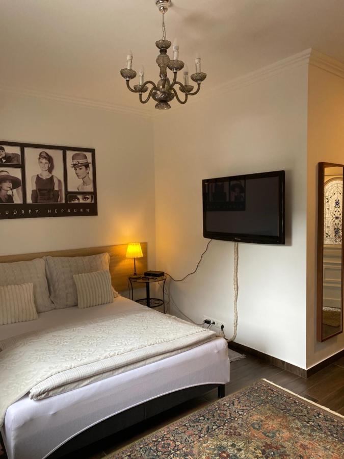 Helga Vendeghaz Hotel Budaors Bagian luar foto