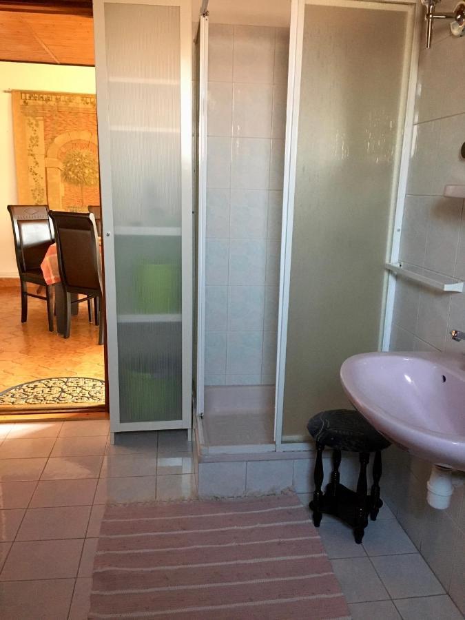 Helga Vendeghaz Hotel Budaors Bagian luar foto